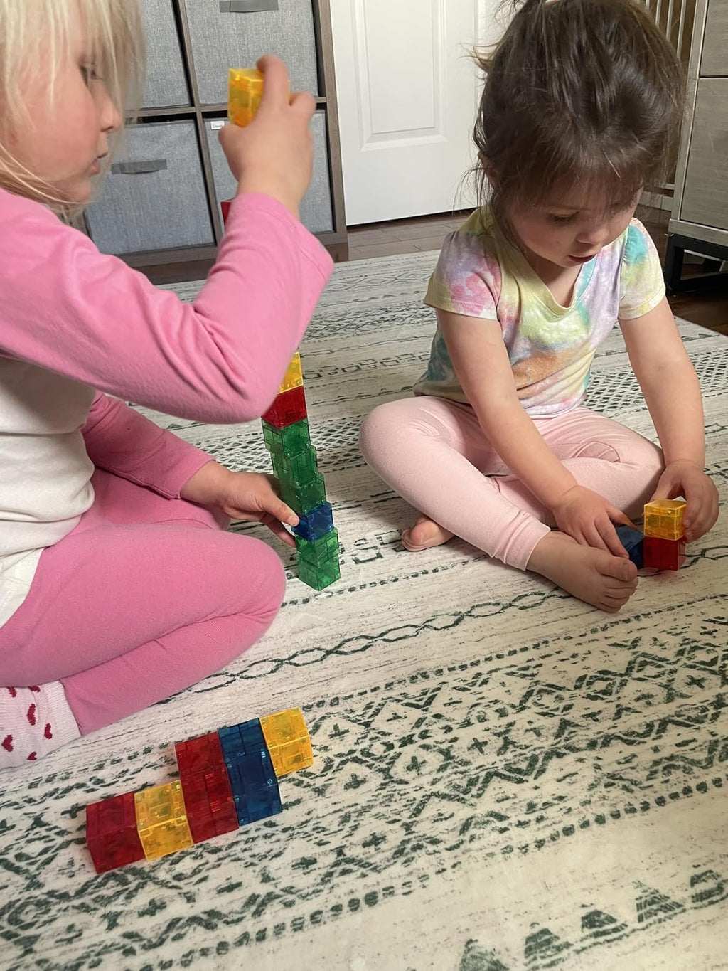 Crayola - Cubos magnéticos PIP atrevidos, juego de bloques magnéticos pequeños, juguetes educativos y de construcción STEM y Montessori para niños, juguetes de viaje para niños y niñas a partir de 3 años, juego de 27 piezas