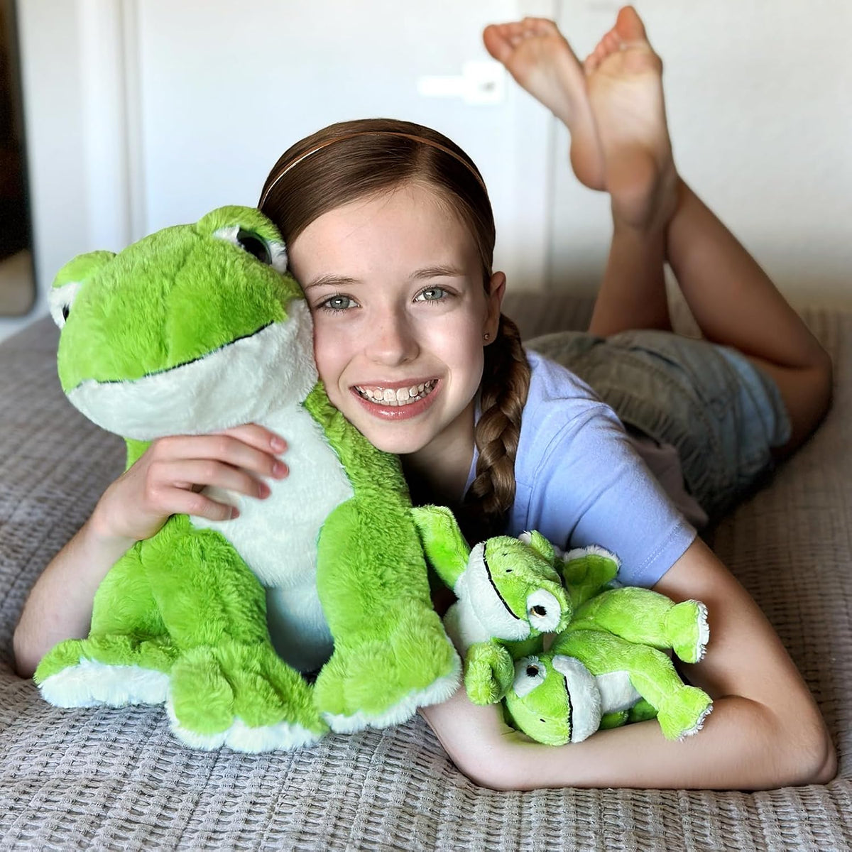 MorisMos Animal de peluche de rana verde de 15.7 pulgadas con 3 bebés, juego familiar de felpa de rana de peluche suave, lindo juguete de rana para juego imaginativo y acurrucarse a la hora de dormir