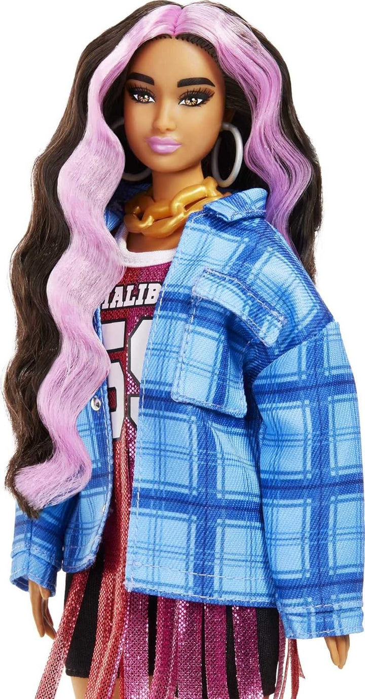 Muñeca Barbie Extra y accesorios con pelo rosa engarzado y rizado e...