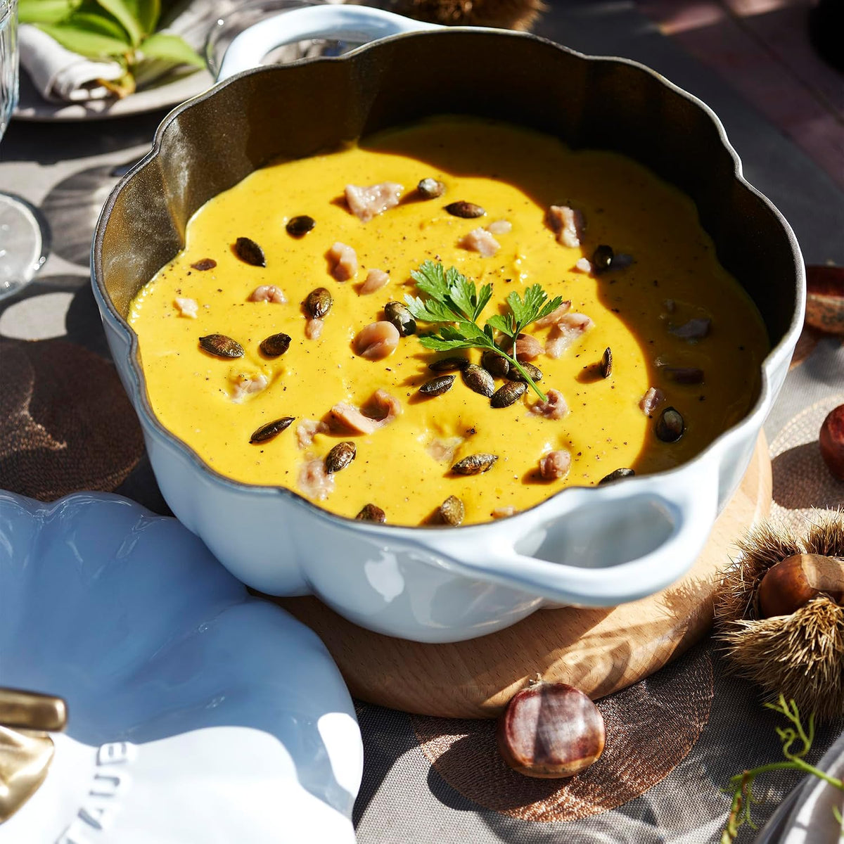 Staub Horno Holandés de Calabaza de Hierro Fundido de 3.5 Cuartos, Cocotte, Blanco, Fabricado en Francia
