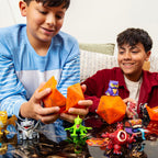 Dungeons & Dragons Questers Figuras de criatura, paquete de 3, figuras coleccionables de juguete de fantasía de D&D, pequeño cubo gelatinoso, Wyrmling plateado y cofre del tesoro mímico