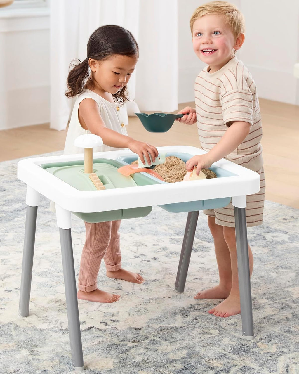 Skip Hop Discoverosity - Mesa sensorial 3 en 1 para niños pequeños con 13 herramientas sensoriales inspiradas en la naturaleza, guía de actividades de 8 páginas, 2 contenedores y 2 tapas convertibles