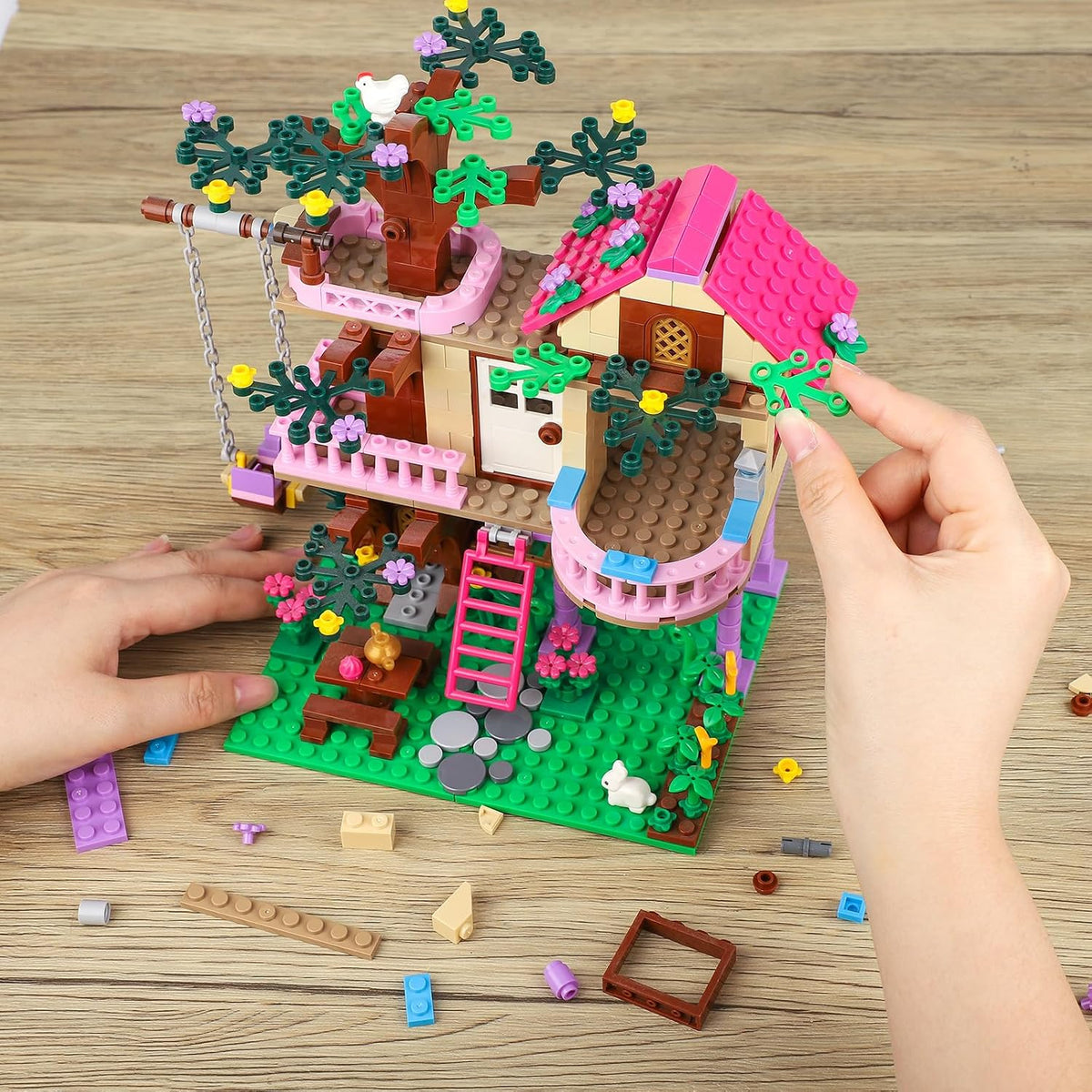 HSANHE Juego de Construcción Casa en el Árbol compatible con Friends, Kit de Construcción de Casa del Bosque de 504 PCS Regalo de Cumpleaños para Niñas y Niños Edad 6-12 Años (7652)