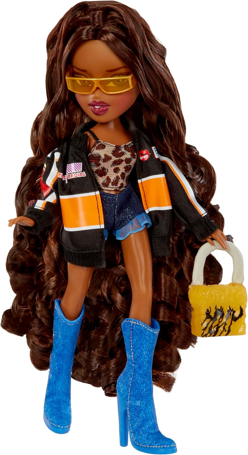 Bratz Goin' Out! Muñeca de moda Sasha con accesorios