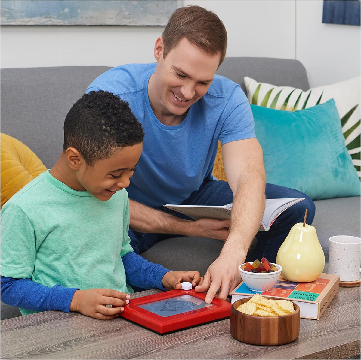Etch A Sketch, juguete clásico de dibujo rojo con pantalla mágica, para niños de 3 años en adelante