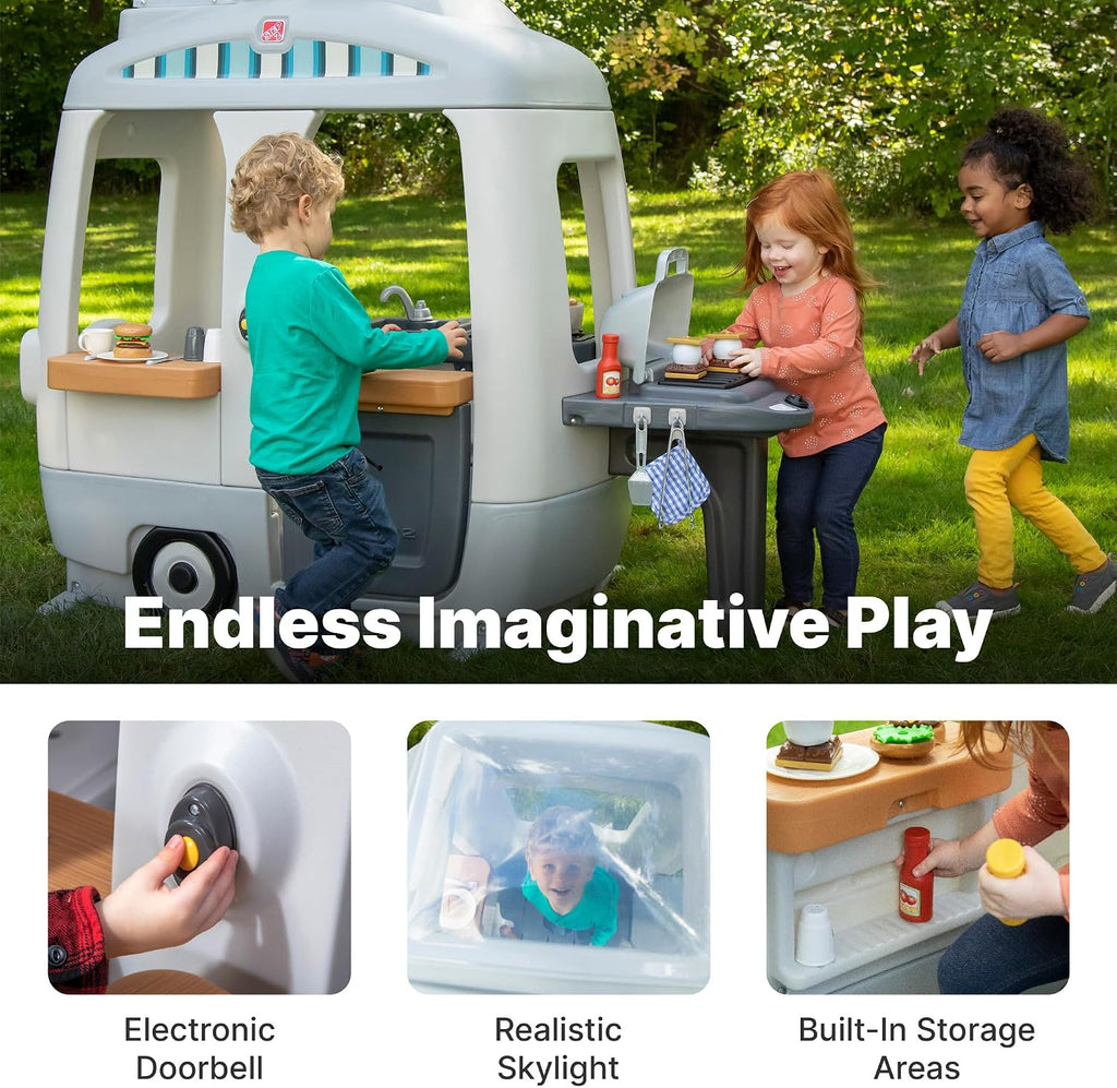 Step2 Adventure Camper Casa de juegos para niños con zona de cocina, 52 accesorios
