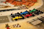 Asmodee HEAT: Pedal to the Metal - Juego de mesa intenso de carreras de autos y estrategia, divertido juego familiar para niños y adultos, a partir de 10 a 4 jugadores, 60 minutos de tiempo de juego