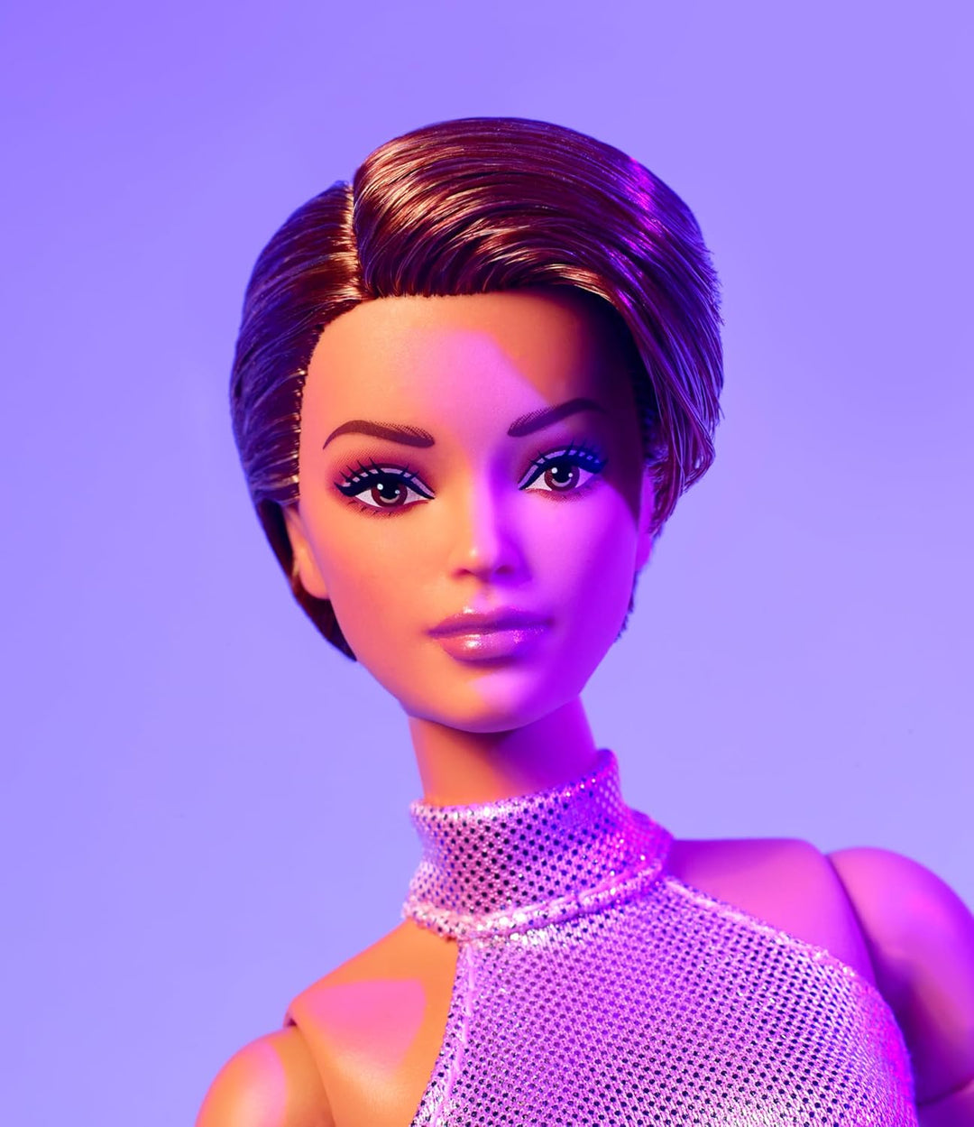 Muñeca Barbie Looks, colección No. 22 con corte Pixie y moda modern...
