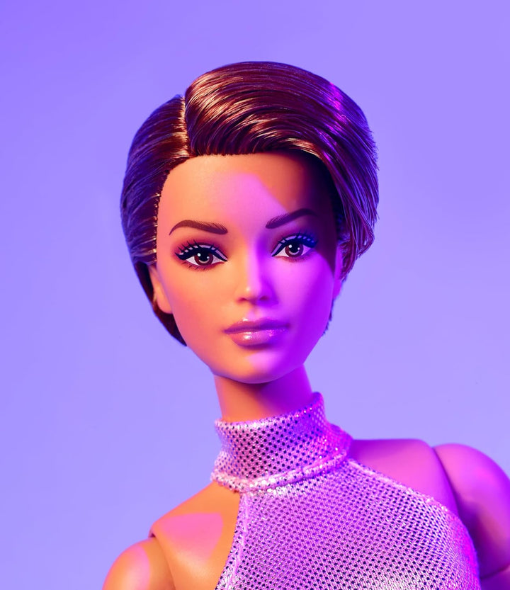 Muñeca Barbie Looks, colección No. 22 con corte Pixie y moda modern...