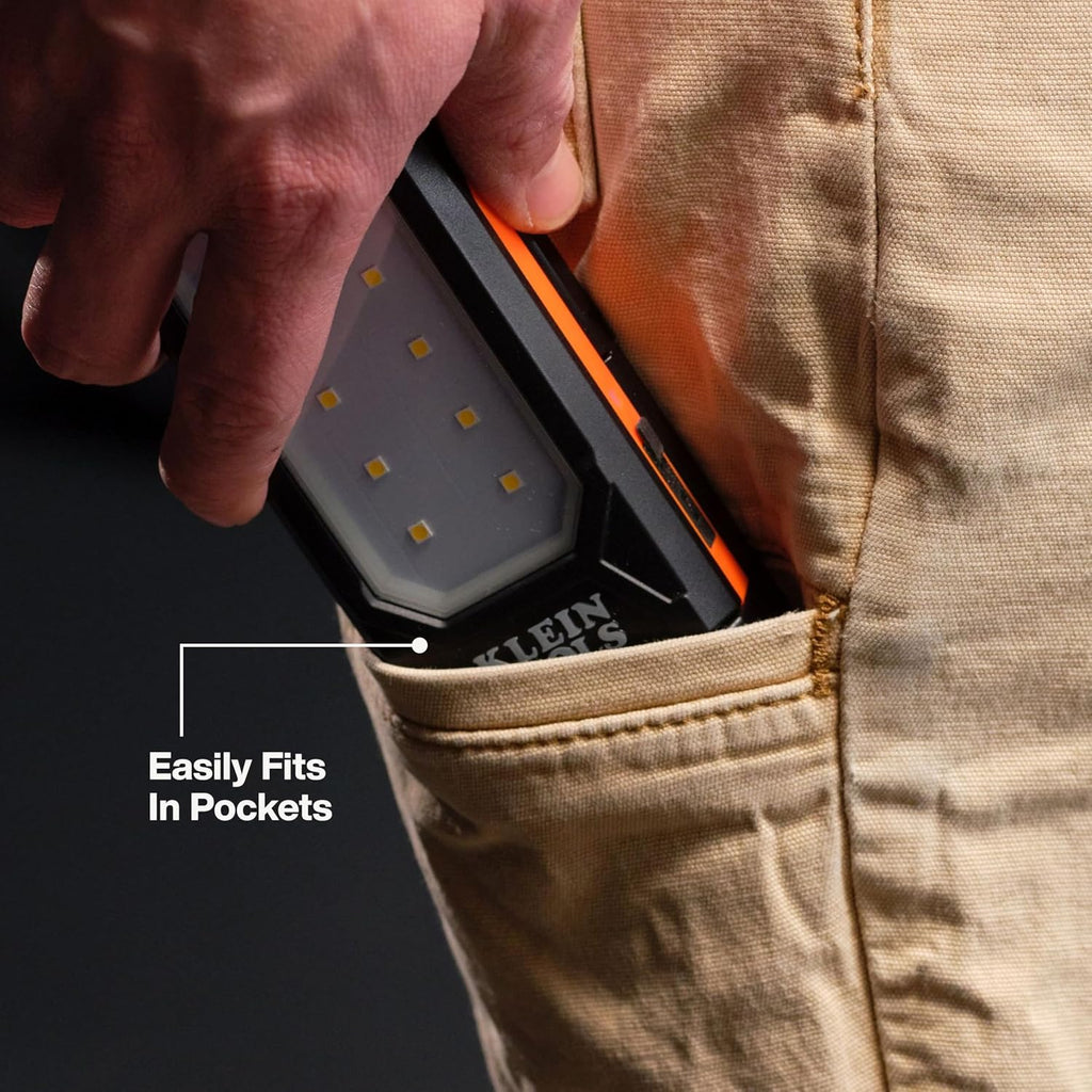 Klein Tools 56079 Luz de trabajo personal recargable delgada, 500 lúmenes, linterna portátil LED magnética, rotación de 360 grados y mosquetón, luz de inspección recargable USB-C