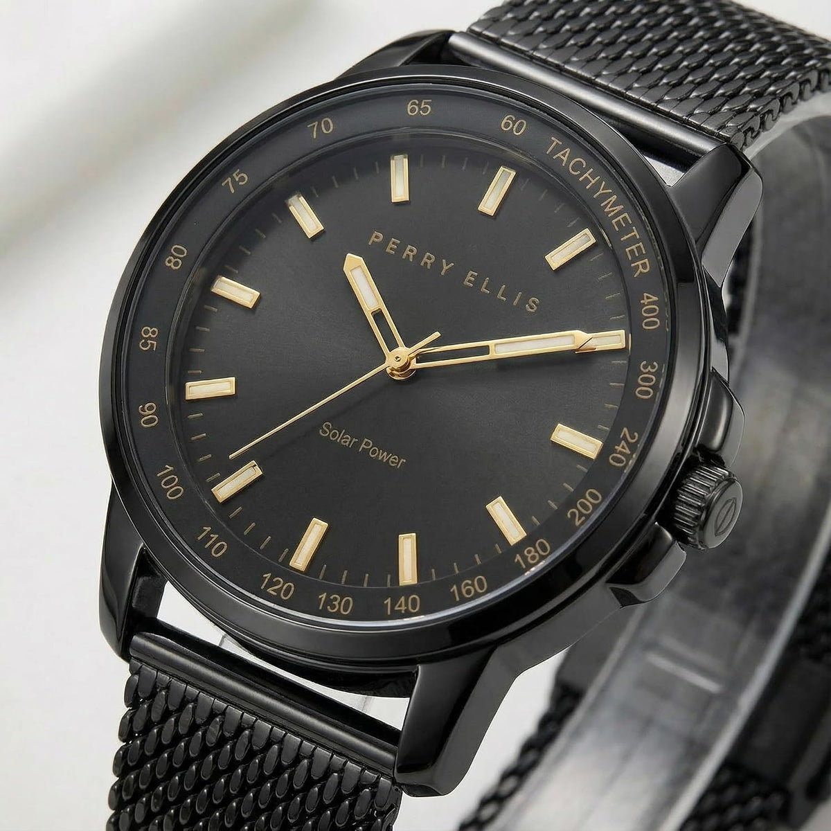 Perry Ellis Reloj para hombre con energía solar | Correa de malla de acero | Relojes de pulsera analógicos resistentes al agua para hombre | Caja de 43mm | Bisel de tacómetro de aluminio | Elegante