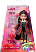 Bratz Alwayz Jade Muñeca de moda con 14 accesorios y póster