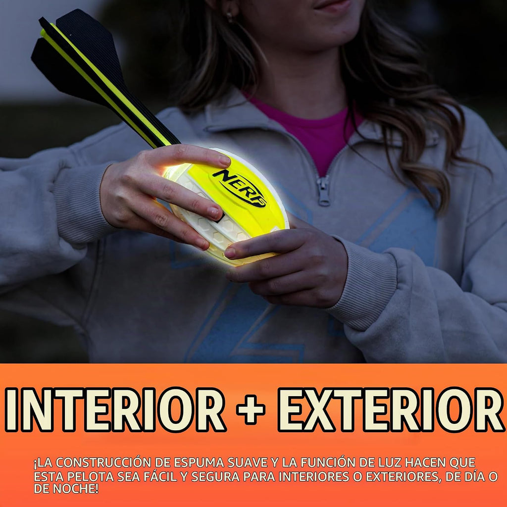 Nerf Lightstrike Vortex Balón de espuma - Balón LED de vórtice suave que cambia de color para lanzamientos de larga distancia - Activado por impacto - Baterías incluidas