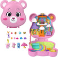 Polly Pocket x Care Bears Muñecas y Set de Juego con Auto de Juguete y Accesorios Temáticos, Juguete de Viaje, Compacto de Colaboración