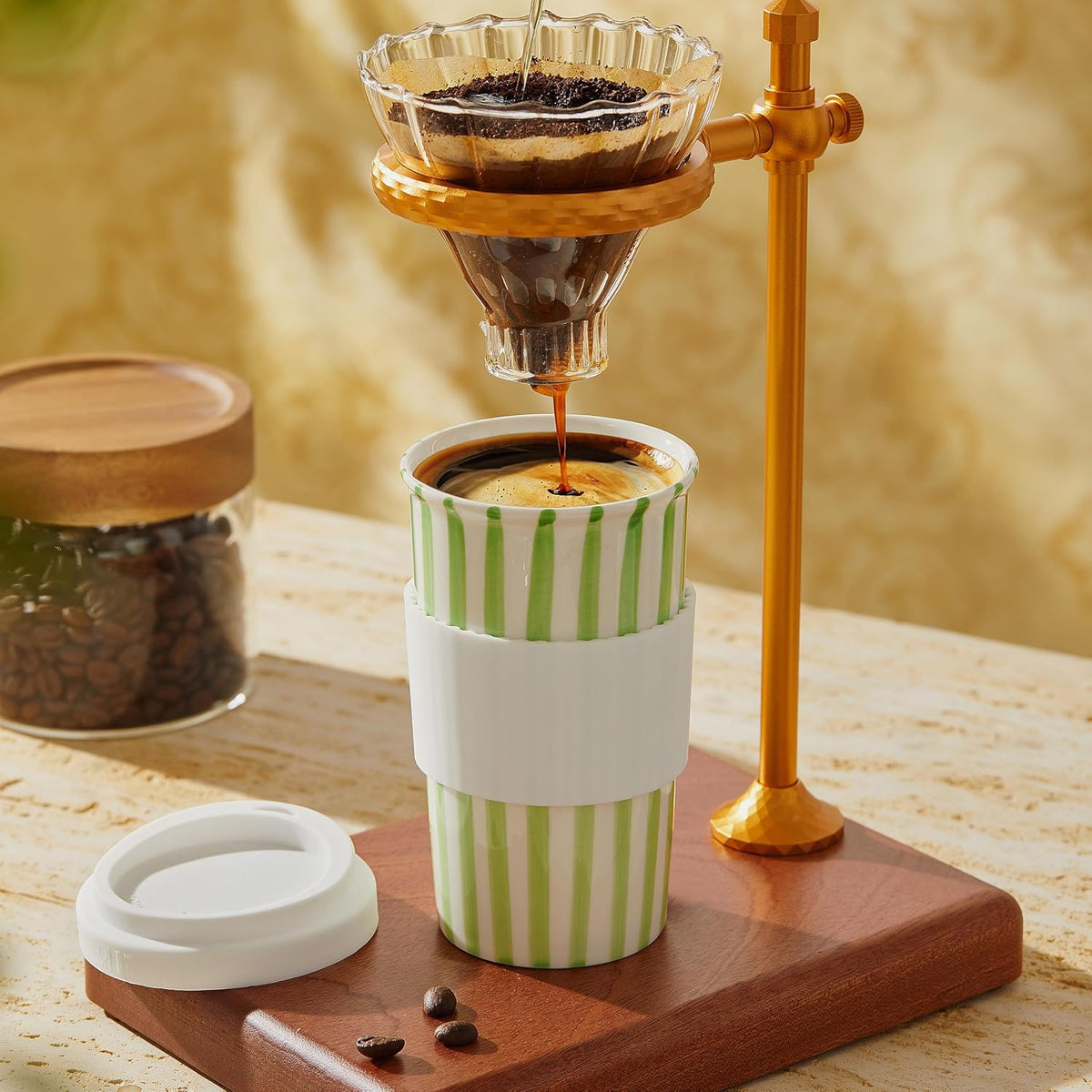 Millie - Taza de viaje de cerámica con tapa, 12 onzas, bonita taza de café estética para mujeres y hombres, sin regusto metálico, se adapta a portavasos de automóvil y cafeteras