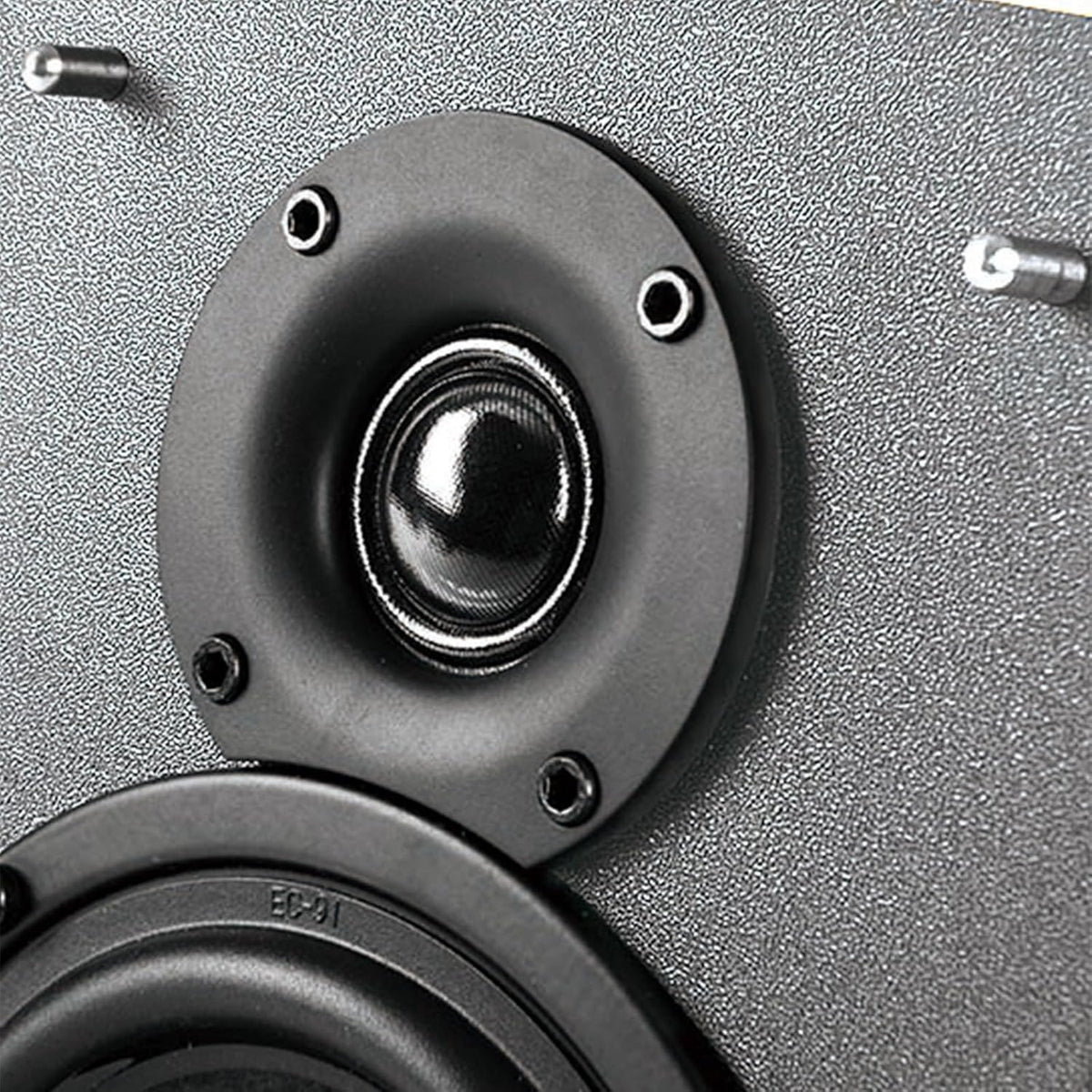 Edifier R1700BT Altavoz Bluetooth para Estantería - Monitores de Estudio Activos de Campo Cercano - Altavoces Alimentados 2.0, Configuración de Caja de Madera - 66 W RMS Blanco