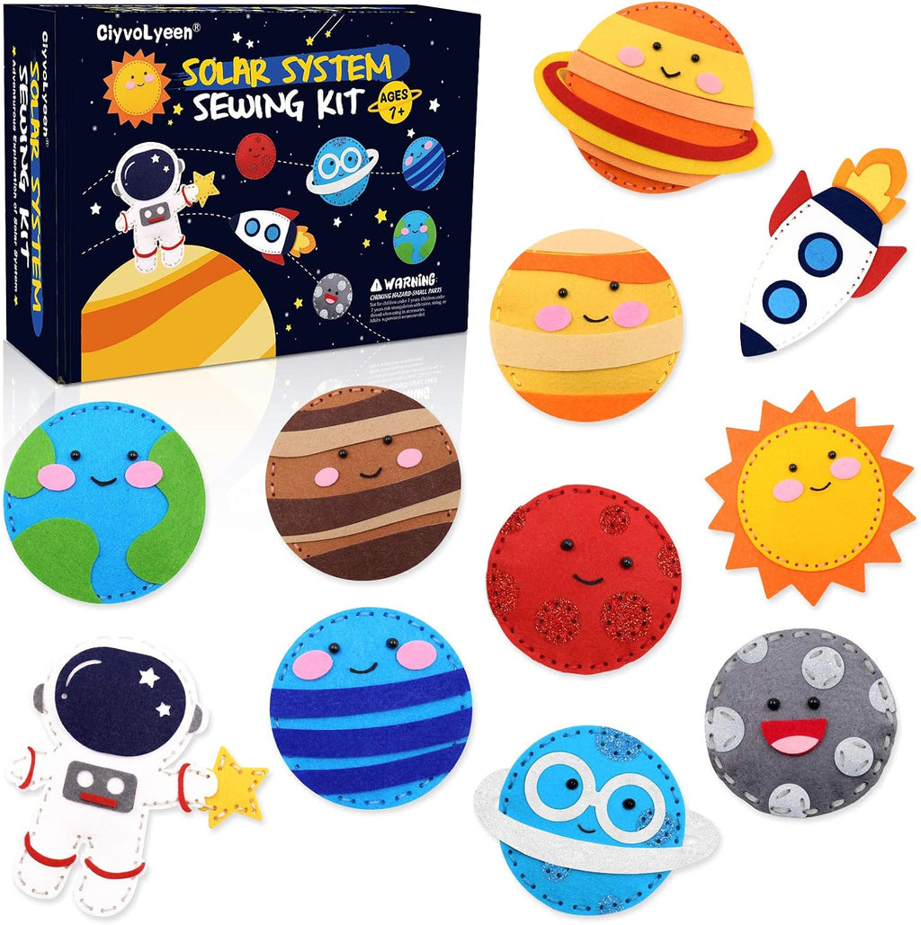 CiyvoLyeen Kit de costura espacial para niños, sistema solar, actividades de bricolaje para niños, suministros de manualidades de fieltro para 7, 8, 9, 10, 11, 12, niñas y niños, juego de costura educativo para principiantes, juego de 11