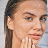Limpiador exfoliante suave en un solo paso de Clarins | Limpiador,...