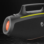 Skullcandy Barrel Bocina Bluetooth Boombox — Bocina portátil inalámbrica resistente al agua, con modo de luces LED, batería de 12 horas, Multi-Link y salidas de carga USB-C y USB-A (Negro)