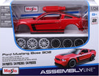Maisto Línea de montaje a escala 1:24 2012 Ford Mustang Boss 302 Kit de modelo fundido a presión (los colores pueden variar)
