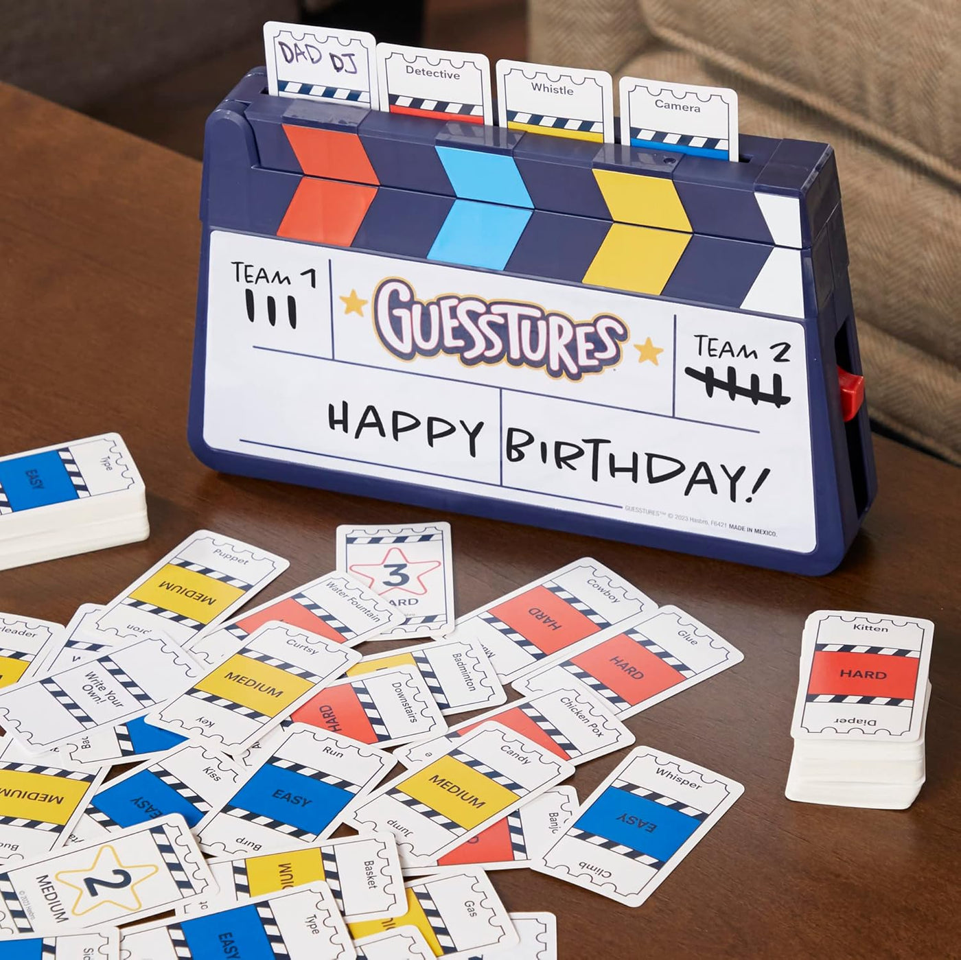 Hasbro Gaming Juego de Guesstures juegos de charadas para
