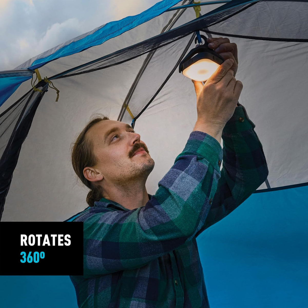 Lámpara Nite Ize Radiant Revolve - Linterna solar recargable y solar, luz solar de alta calidad para accesorios de camping y equipo de mochilero, diseño resistente a la intemperie con cuerpo giratorio de 360