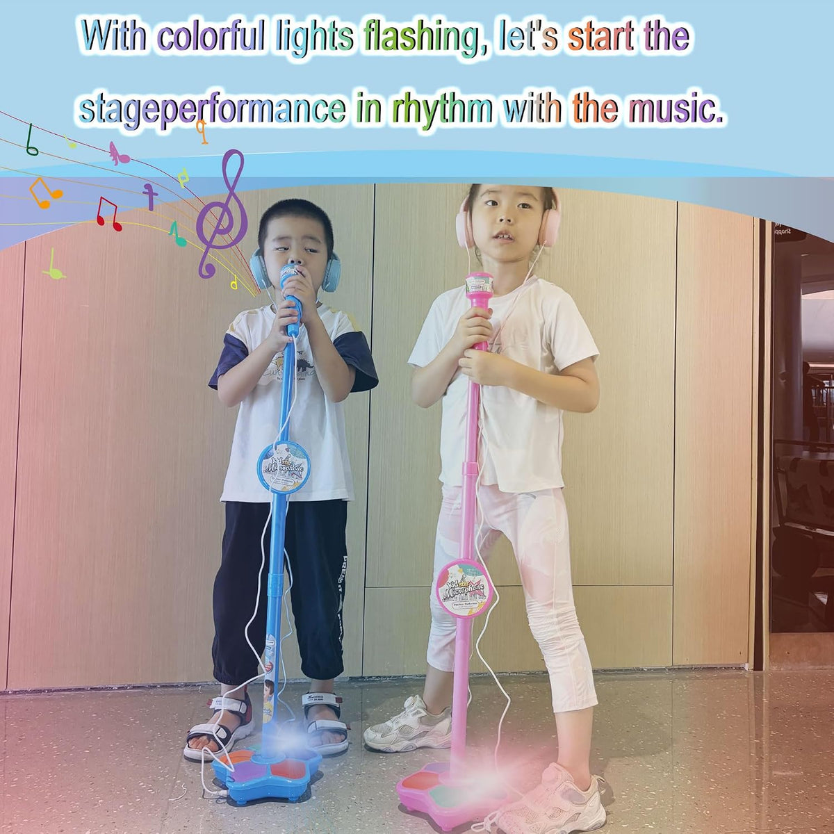 Lámpara Micrófono de karaoke para niños con soporte ajustable, micrófono de pie para cantar portátil, auriculares retráctiles para cantar música, base de luz intermitente para niños y niñas de 3 a 6 años (rosa)