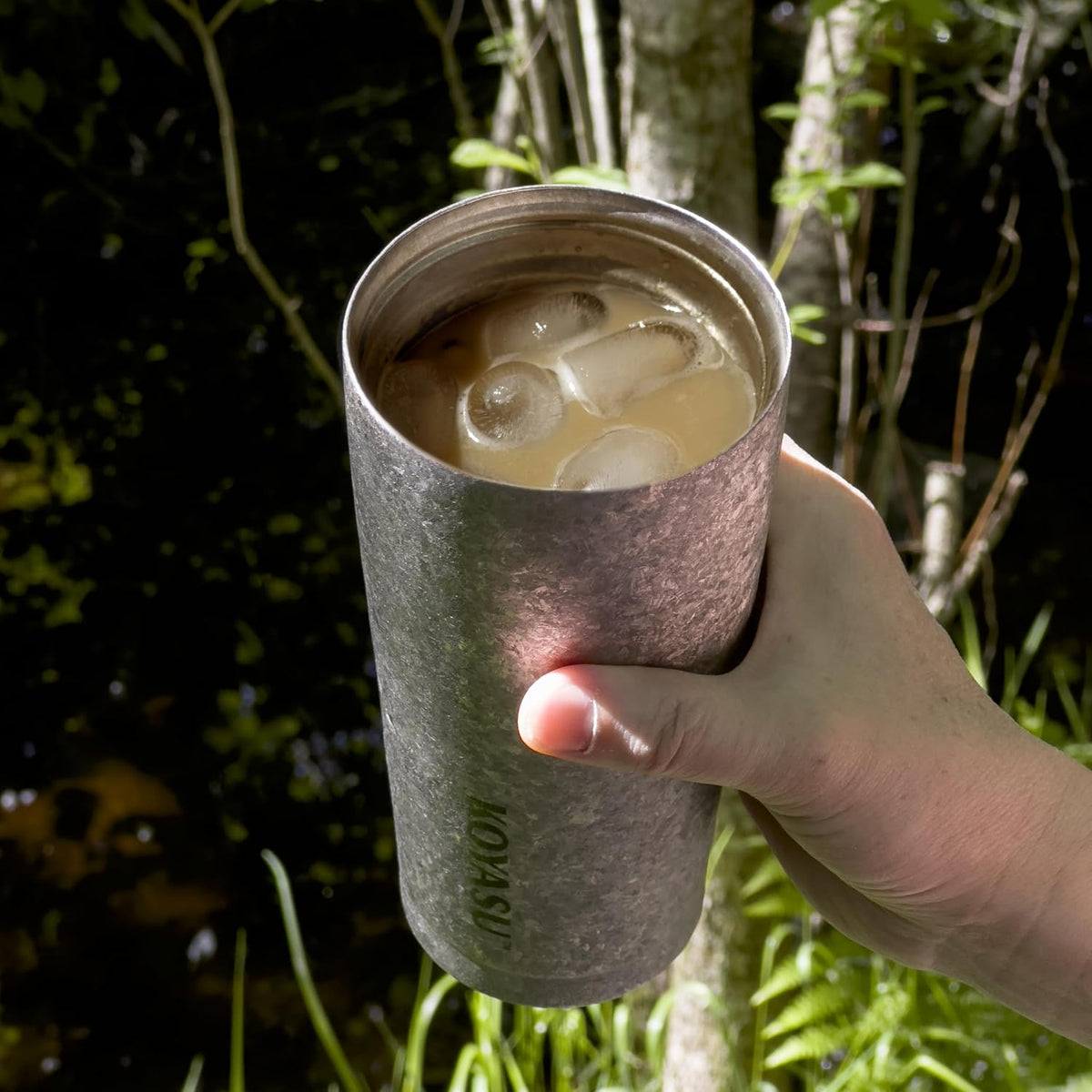 KOYASU Ti-Zero - Vaso de titanio de 16 onzas [amatista cósmica], regalo estético prémium para ella. Frasco de té saludable de sabor cero. Ligero, acabado hipoalergénico con piedras preciosas brillantes para el bienestar