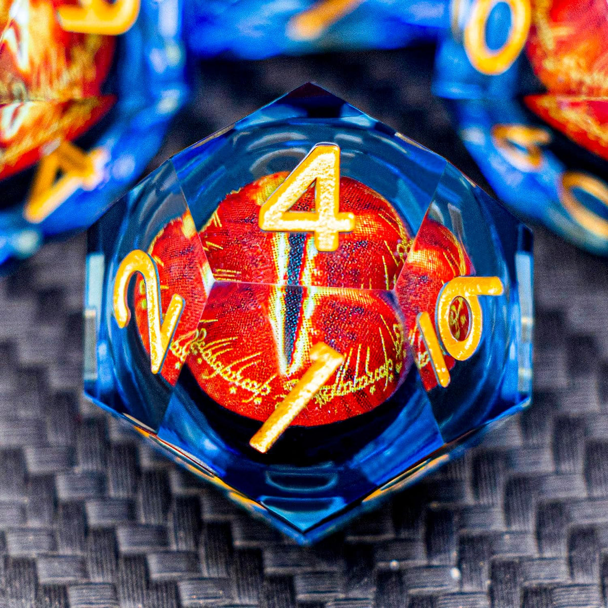 ARUOHHA DND Resin Dice Gazes Eye Dice Golden Blue Liquid Core Flaming RPG Sharp Edged Dice Set con Gift Box, Polyhedral D y D Dice Set compatible con Dungeons Dragons Role Playing Game D20 D6