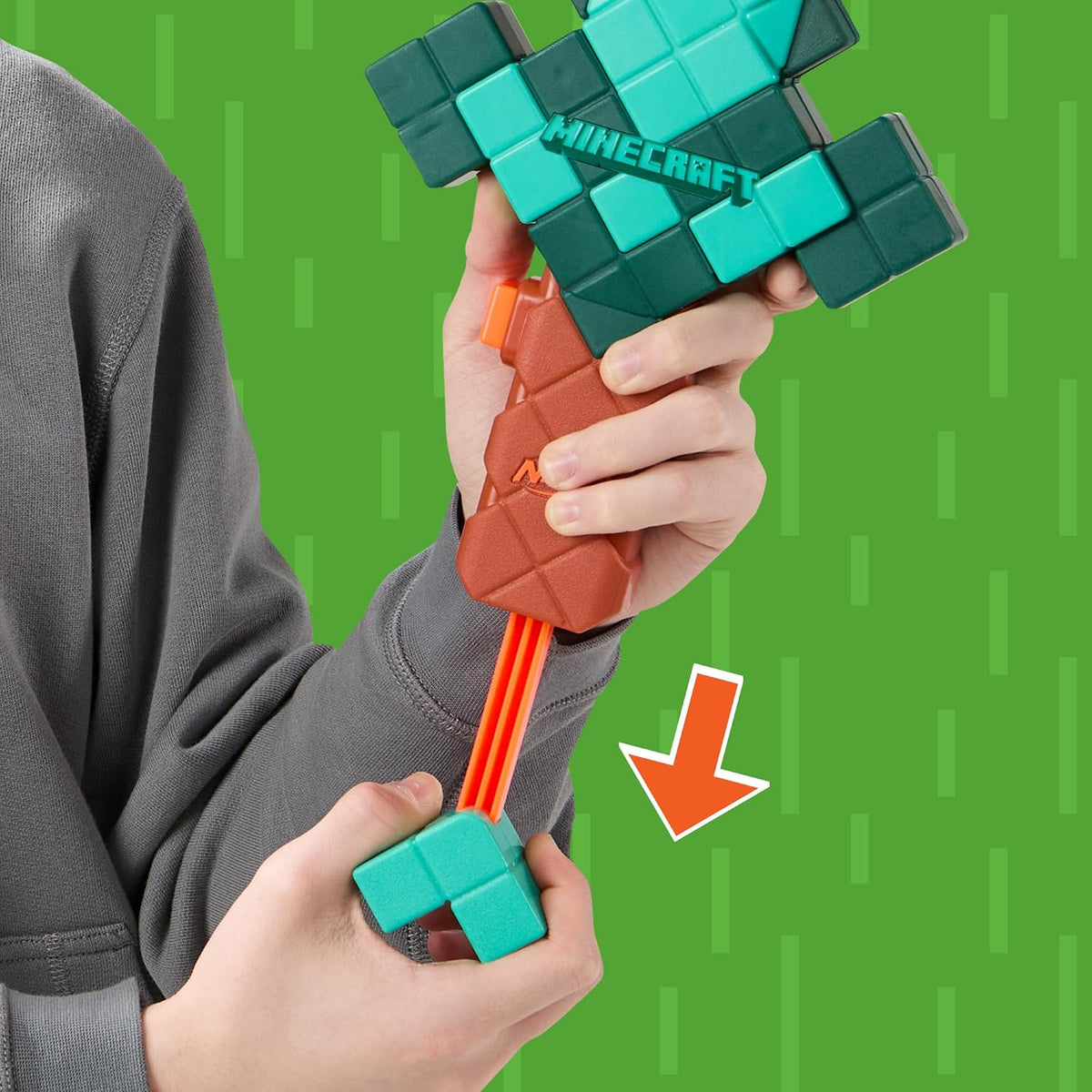 Nerf Minecraft Sword Dart Blaster, Cebado de Retroceso, Borde de Espuma, 8 Dardos N1, Edades 8+