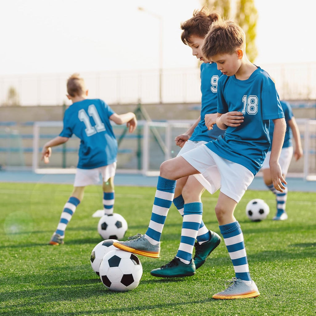 Paquete de 6 pelotas de fútbol de Navidad desinfladas con bomba, artículos a granel, pelotas de fútbol con bolsa deportiva de malla, aguja de bomba para cajas de zapatos, rellenos de regalo