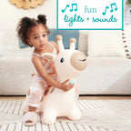 Infantino Bouncy Hoppy Pal, juguete de jirafa para niños pequeños, luces y sonidos, gorila fácil de inflar con asa, juguete de habilidad motora gruesa para interiores, a partir de 12 meses