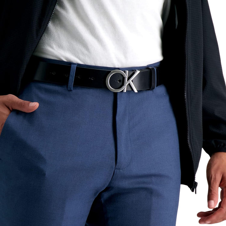 Calvin Klein Cinturón con hebilla recortada con monograma CK para h...
