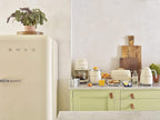 Smeg - Cafetera de goteo estética estilo retro de los años 50 con jarra de vidrio de 10 tazas, función de arranque automático, placa de mantenimiento en calor y dos configuraciones de intensidad de