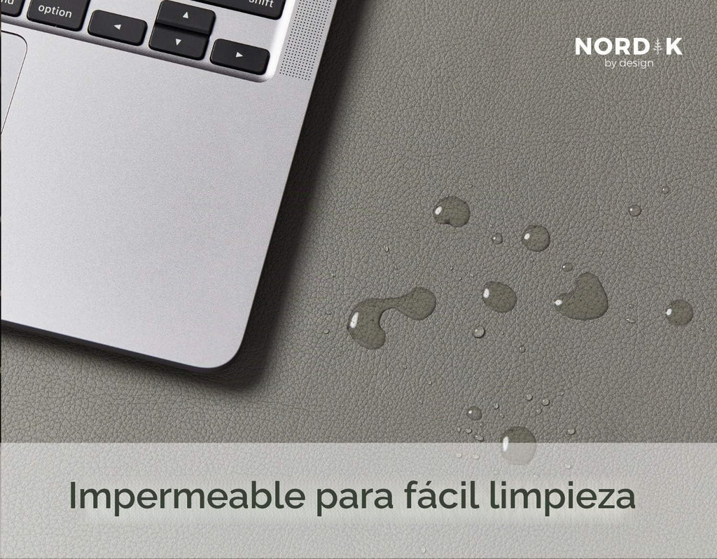 Nordik - Alfombrilla de Escritorio de Cuero con Organizador de Cables - Gris Alaska 35 X 17 pulgadas - Alfombrilla de Ratón Extendida Premium para Accesorios de Oficina en Casa - Protector de