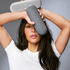Beats Pill x Kim Kardashian - Altavoz inalámbrico Bluetooth y cargador portátil a través de USB-C - Hasta 24 horas de duración de la batería, resistente al agua IP67, compatible con Apple y Android