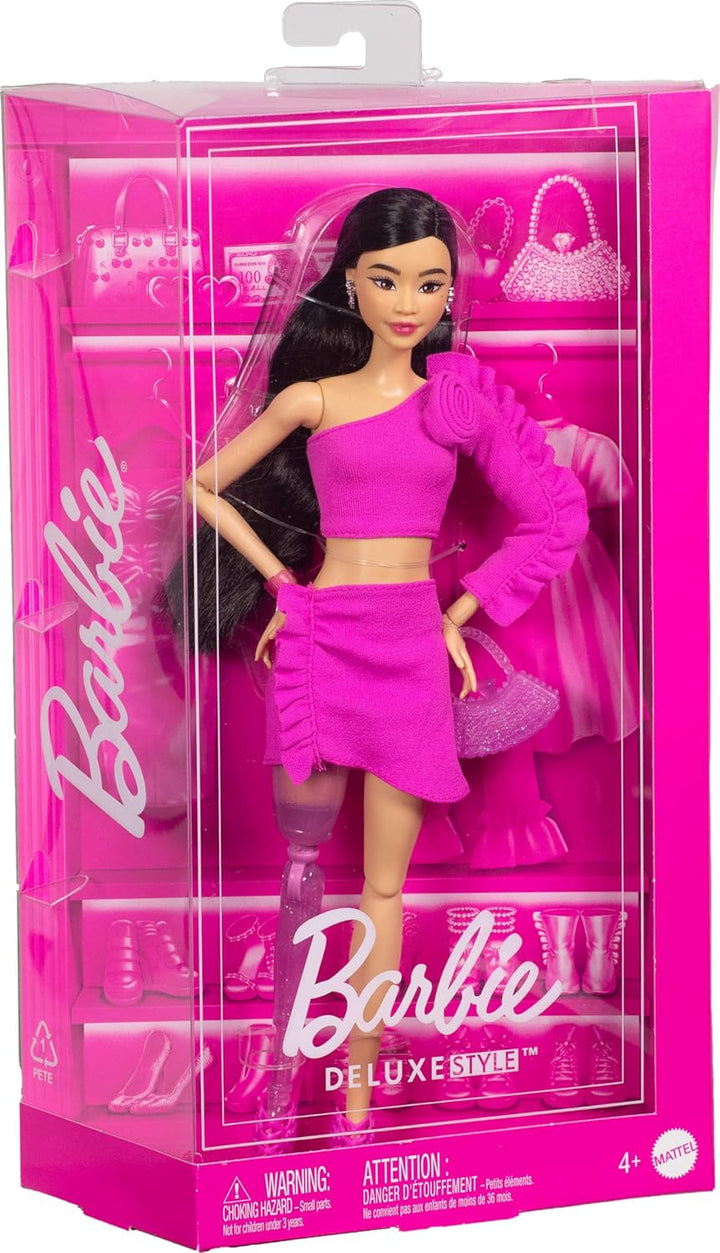 Barbie Muñeca de estilo Deluxe #2 en traje de Barbiecore, pelo negr...