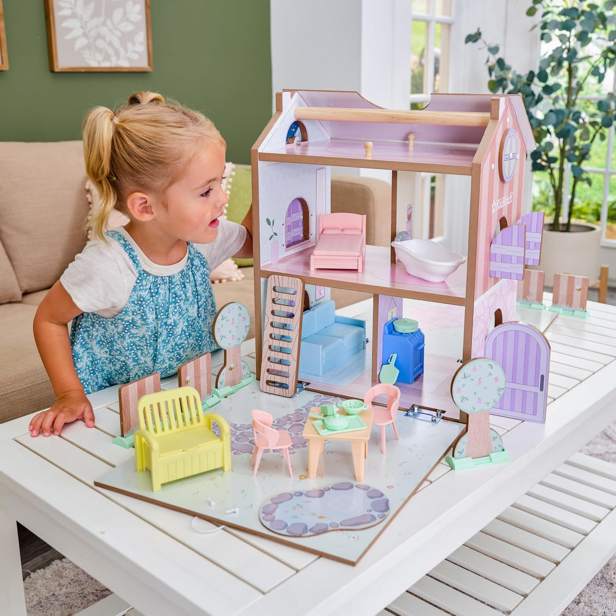 KidKraft Play & Store Cottage - Casa de muñecas de madera con 36 accesorios
