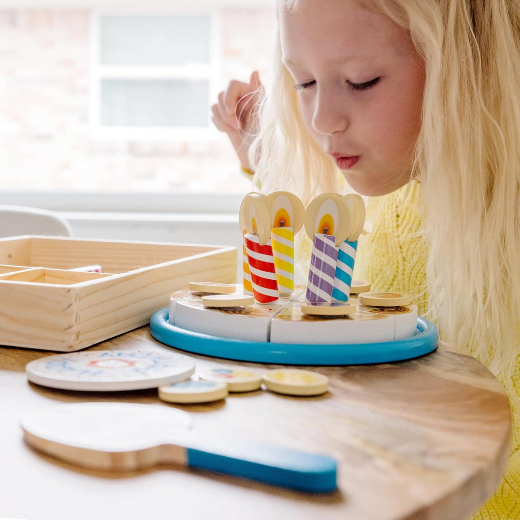 Melissa & Doug, pastel de fiesta de cumpleaños, juego con alimentos, 13.0 x 9.05 x 1.6