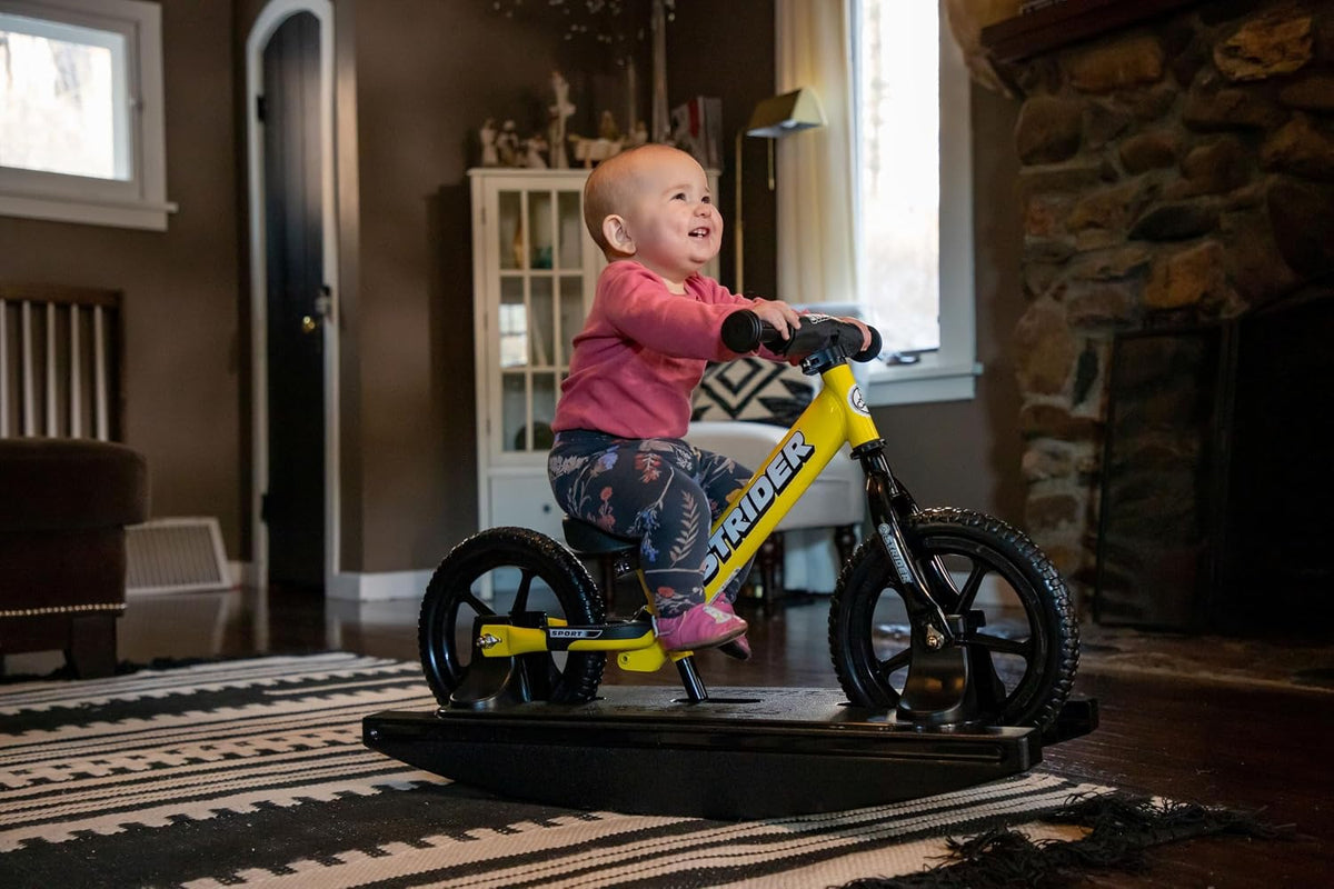 Bicicleta mecedora 2 en 1 Strider Sport, 6 meses–4 años, Amarillo