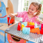 KidKraft Mesa de ladrillos de construcción con piñata de llama