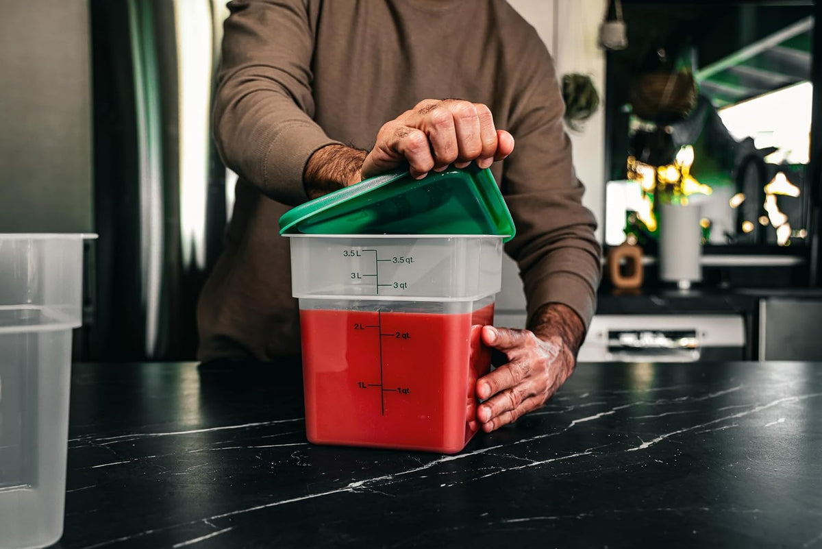 Cambro Recipiente de almacenamiento de alimentos con tapa (apto para microondas y sin BPA), paquete de 2, cuadrado de la serie clásica con tapa verde, 4 cuartos de galón (cuarto de galón)
