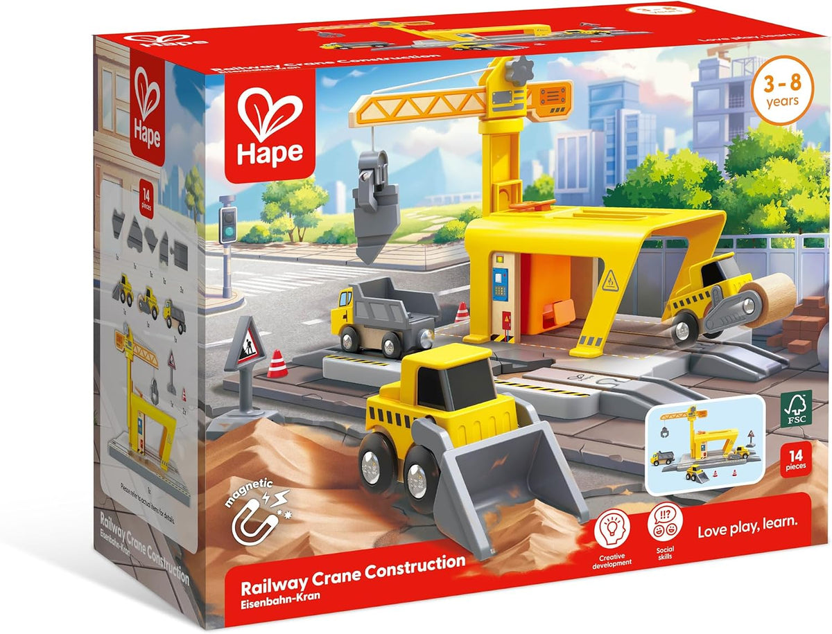 Hape Juego de construcción de grúa ferroviaria, accesorio de pista de tren de madera con grúa, cargador, camión volquete y rodillo de vapor, juguete educativo de construcción STEM para niños a partir