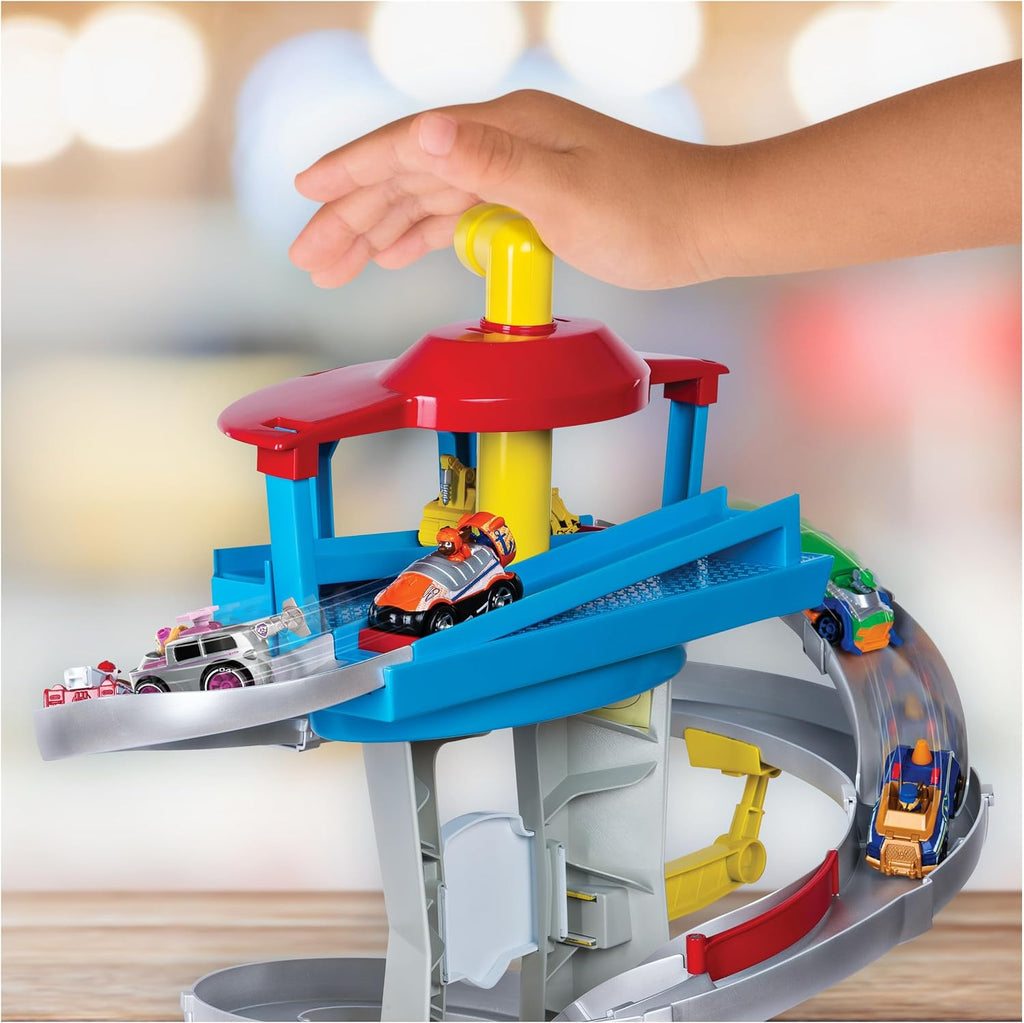 Paw Patrol Adventure Bay Lookout Tower Playset con 2 vehículos de metal fundido a escala 1:55 (Chase y Marshall): Twin Track Rescue Way, set de 25 piezas con periscopio de lanzamiento - Acomoda hasta