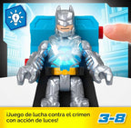Fisher-Price Imaginext DC Super Friends Juguetes Preescolares Batman Battle Multipack Juego de 9 Figuras con Mochila Iluminada para Niños de 3+ Años