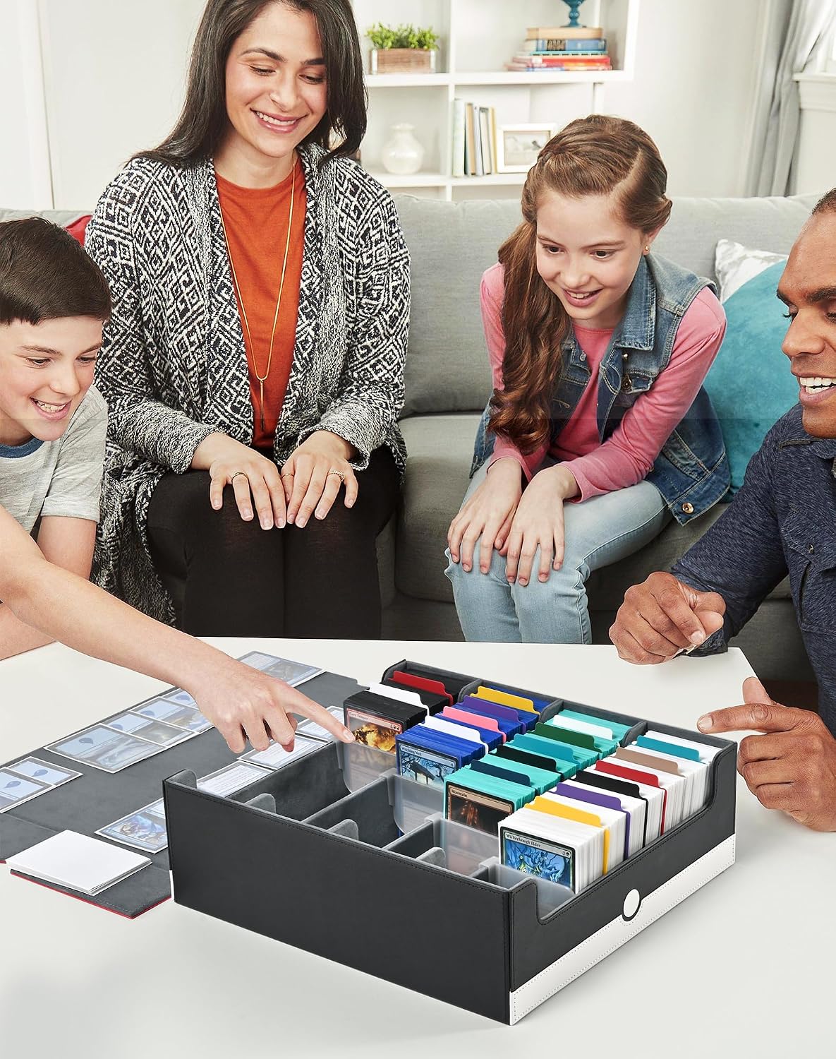 ZLCA Caja de almacenamiento de tarjetas con capacidad para más de 3200 unidades, funda de almacenamiento con 4 tapones, organizador de tarjetas para TCG MTG PTCG (rojo y blanco)