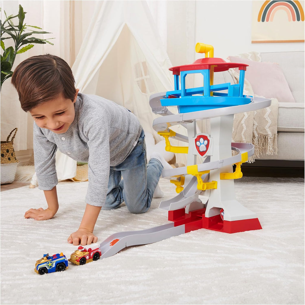 Paw Patrol Adventure Bay Lookout Tower Playset con 2 vehículos de metal fundido a escala 1:55 (Chase y Marshall): Twin Track Rescue Way, set de 25 piezas con periscopio de lanzamiento - Acomoda hasta