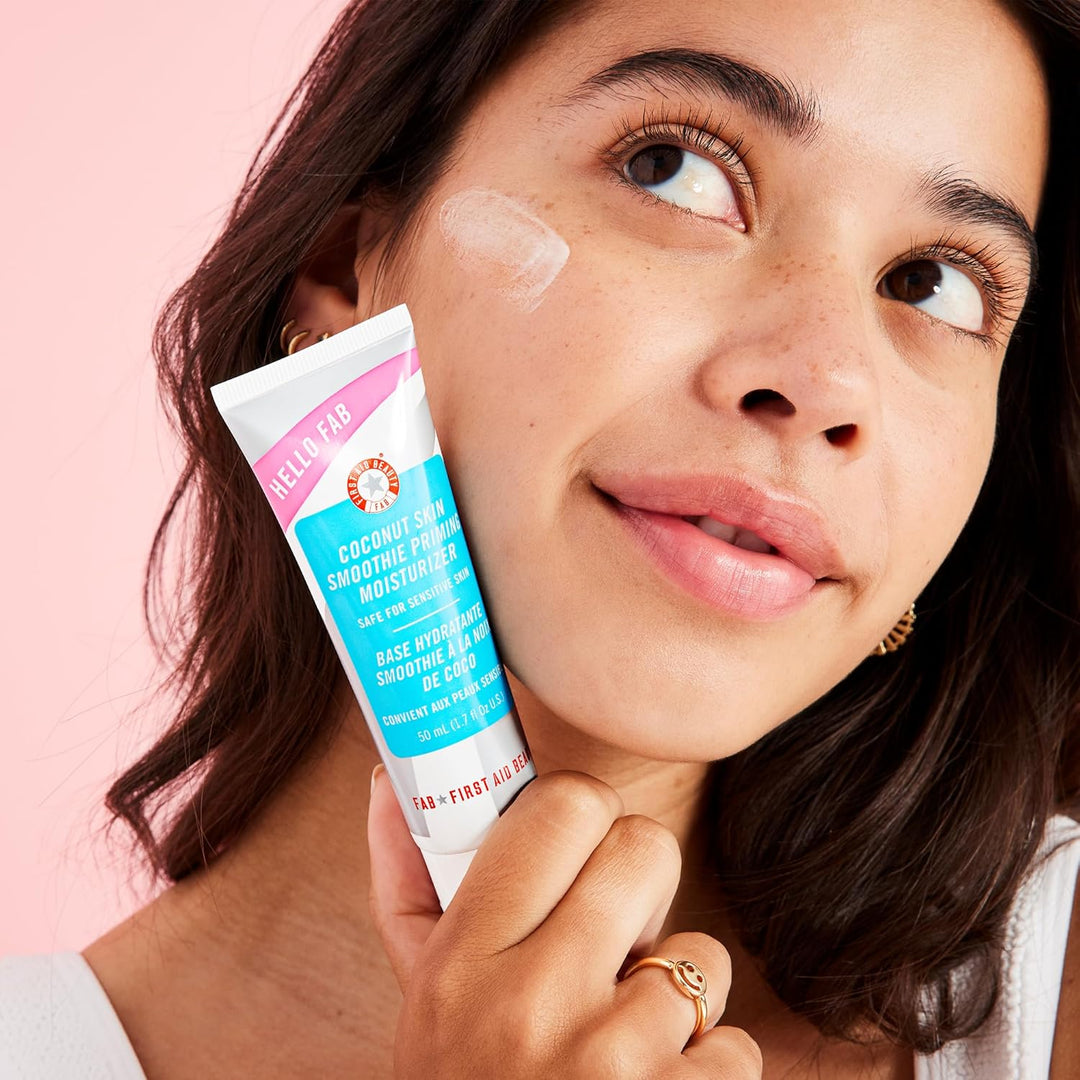 First Aid Beauty - Hello FAB: Crema Hidratante con Prebase Coconut...