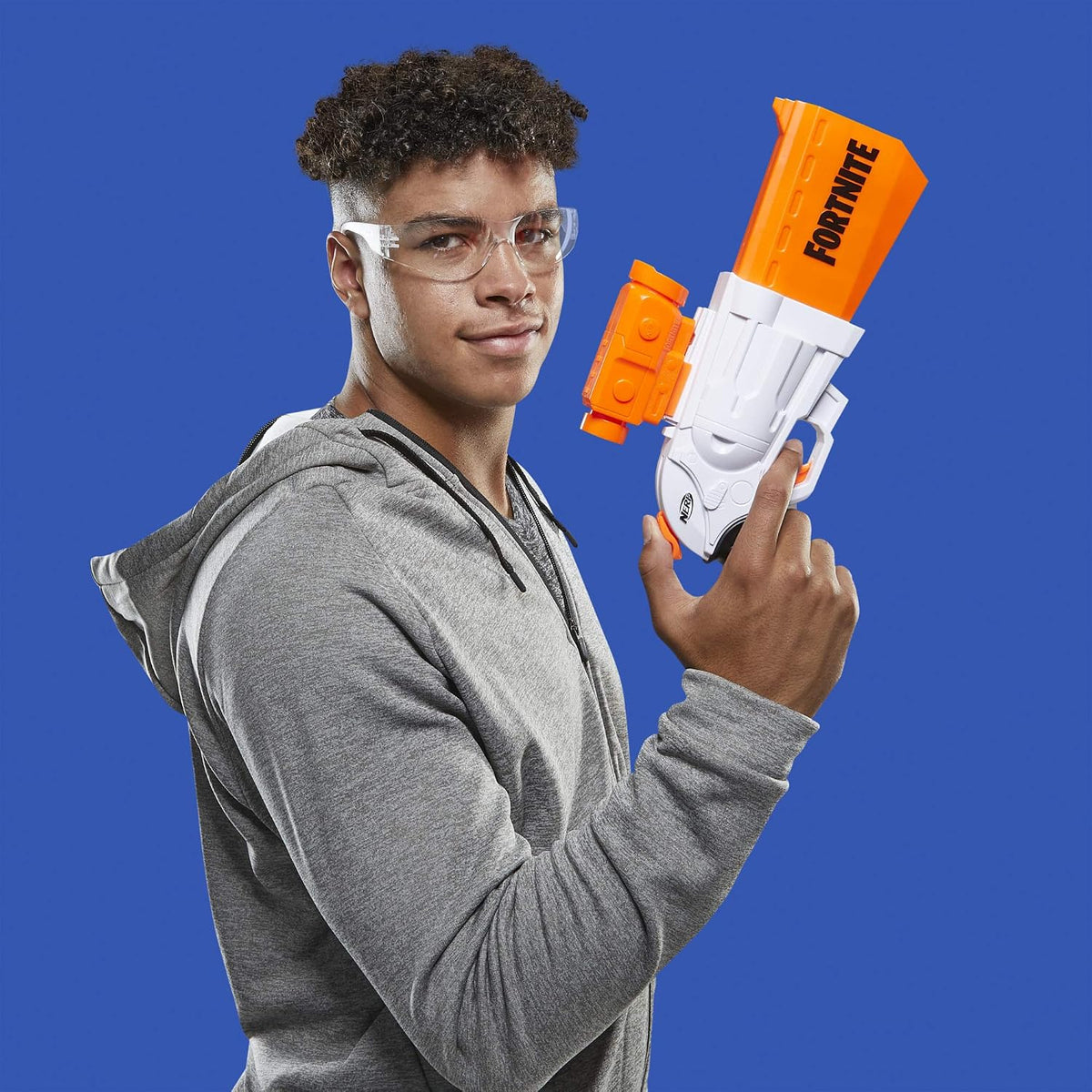 Nerf Fortnite SR Blaster - Acción de martillo de 4 dardos - Incluye alcance extraíble y 8 dardos oficiales Nerf Elite - para jóvenes, adolescentes y adultos