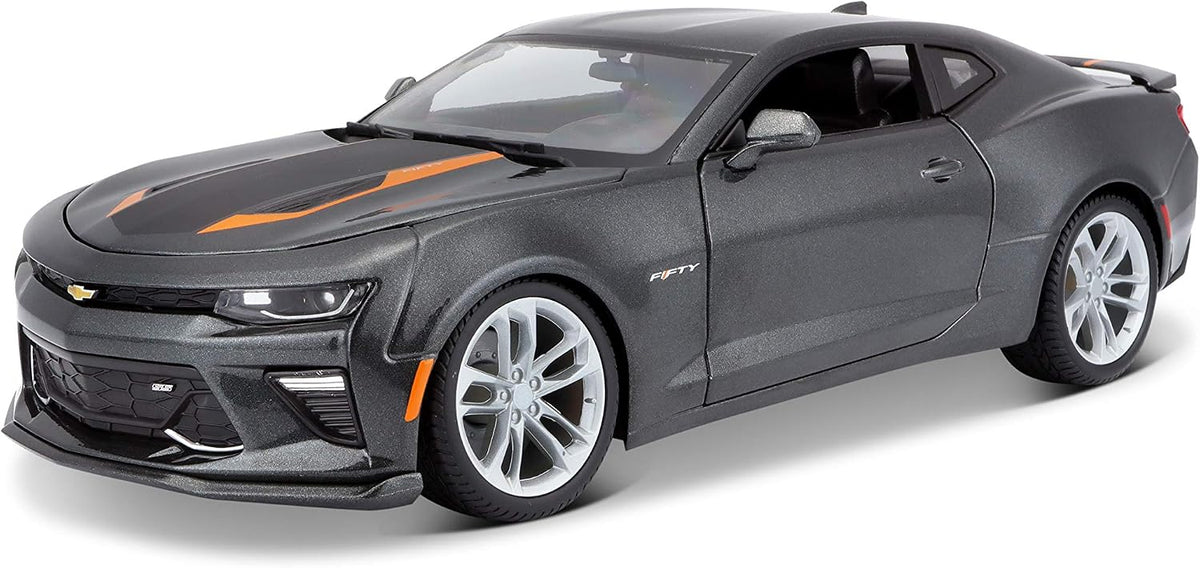 Maisto 1:18 SE 2017 Chevrolet Camaro del 50.º aniversario (Gris metálico)